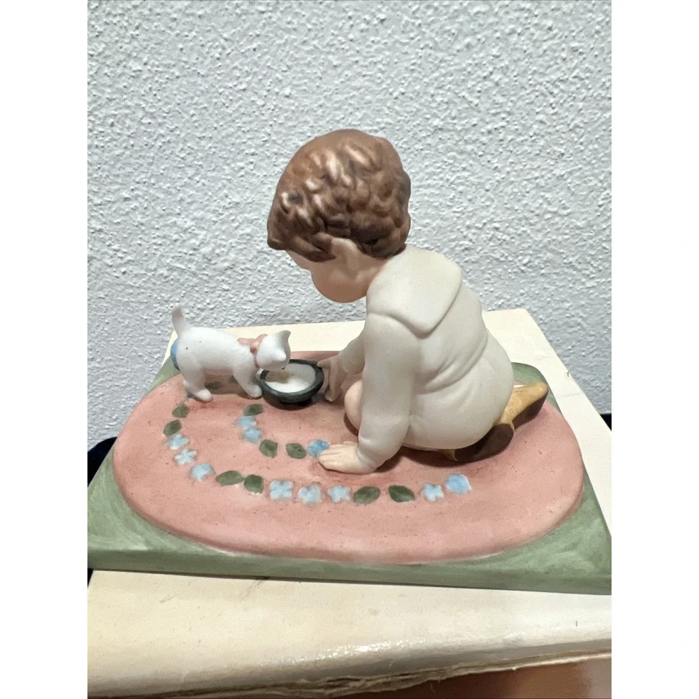 Vintage Porcelain Figurine Boy Feeding Cat By Bessie Pease Gutmann 1985 Taiwan